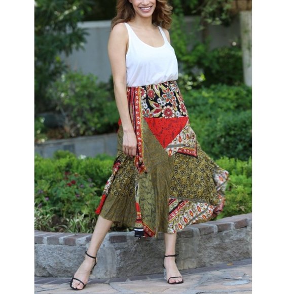 Nostalgia Mixed Pattern Skirt NWT • Green Red Black White • Stretch Waist Midi - Picture 3 of 3